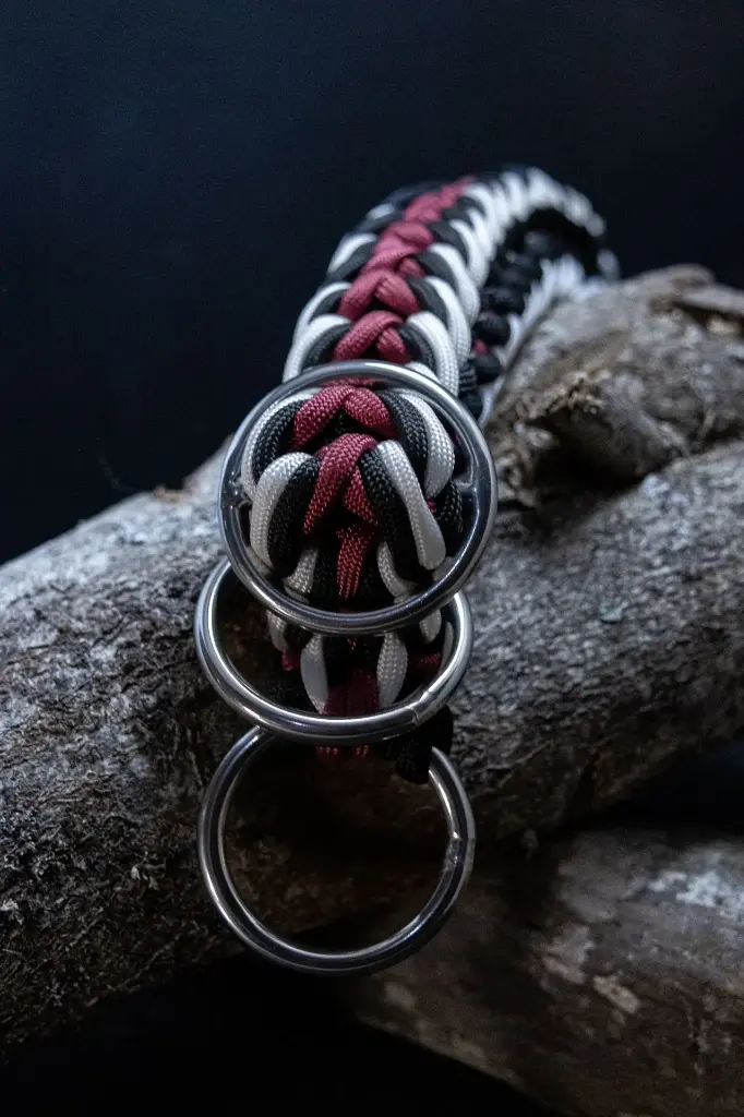 Collier lasso "Le Phœnix" - Fait main (40 cm, Noir, blanc & bordeau)